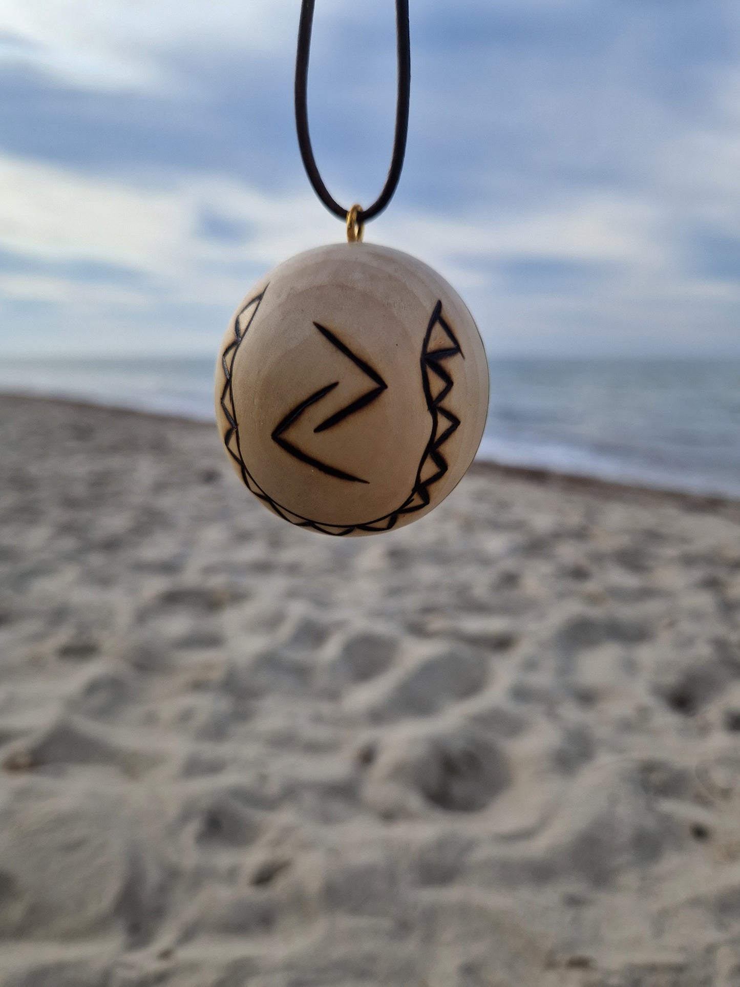 Yule- Baumkugeln mit Runen