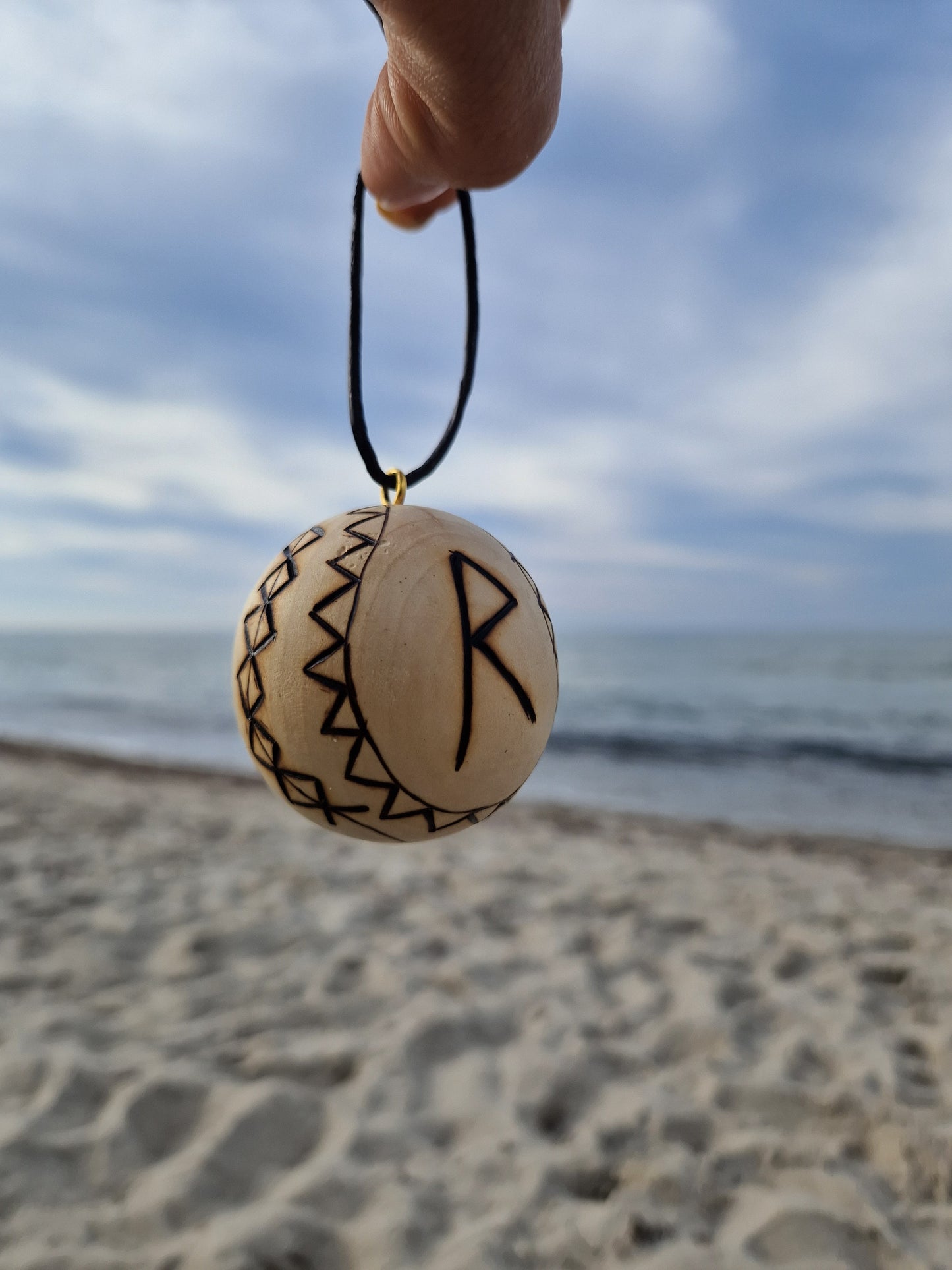 Yule- Baumkugeln mit Runen