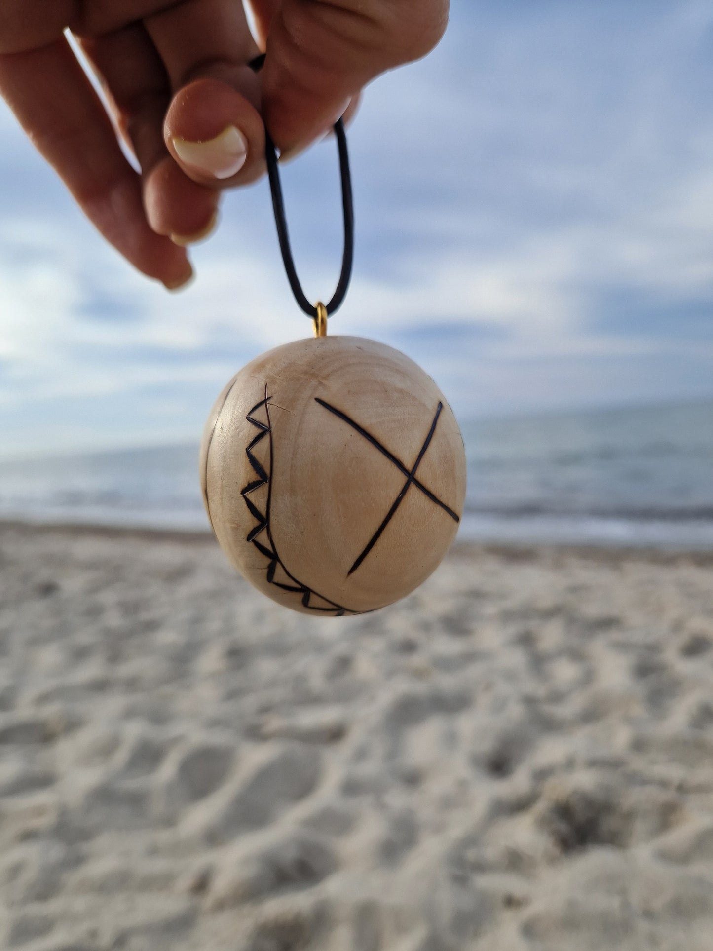 Yule- Baumkugeln mit Runen