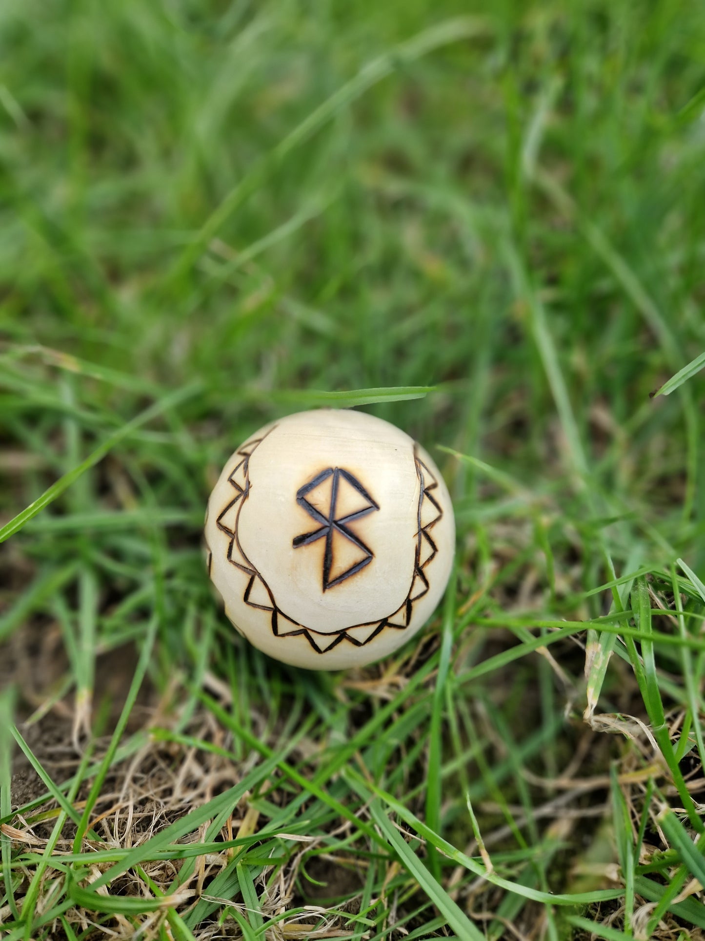 Baumkugeln mit Binderune