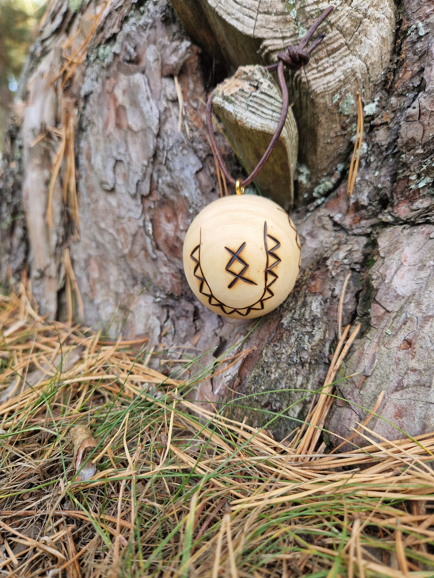 Yule- Baumkugeln mit Runen