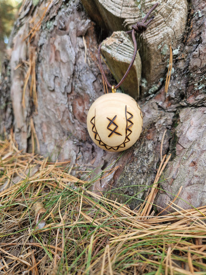 Yule- Baumkugeln mit Runen
