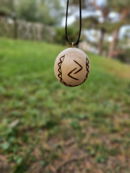 Yule- Baumkugeln mit Runen